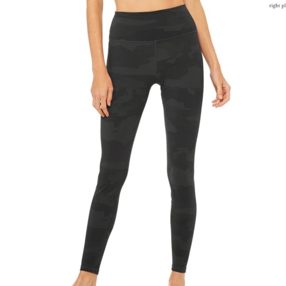 Alo Yoga High-Waist Vapor Legging in Hunter Camo Medium - Picture 2 of 8